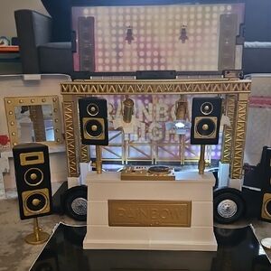 Rainbow High Rainbow World Tour Bus And Stage Deluxe Toy Play Set